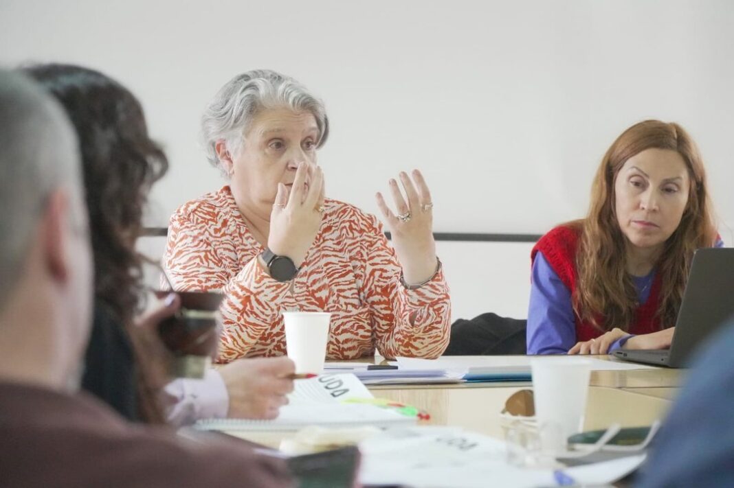 Reunión de la Mesa Técnica entre funcionarios del Ministerio de Educación de Chubut y representantes gremiales docentes