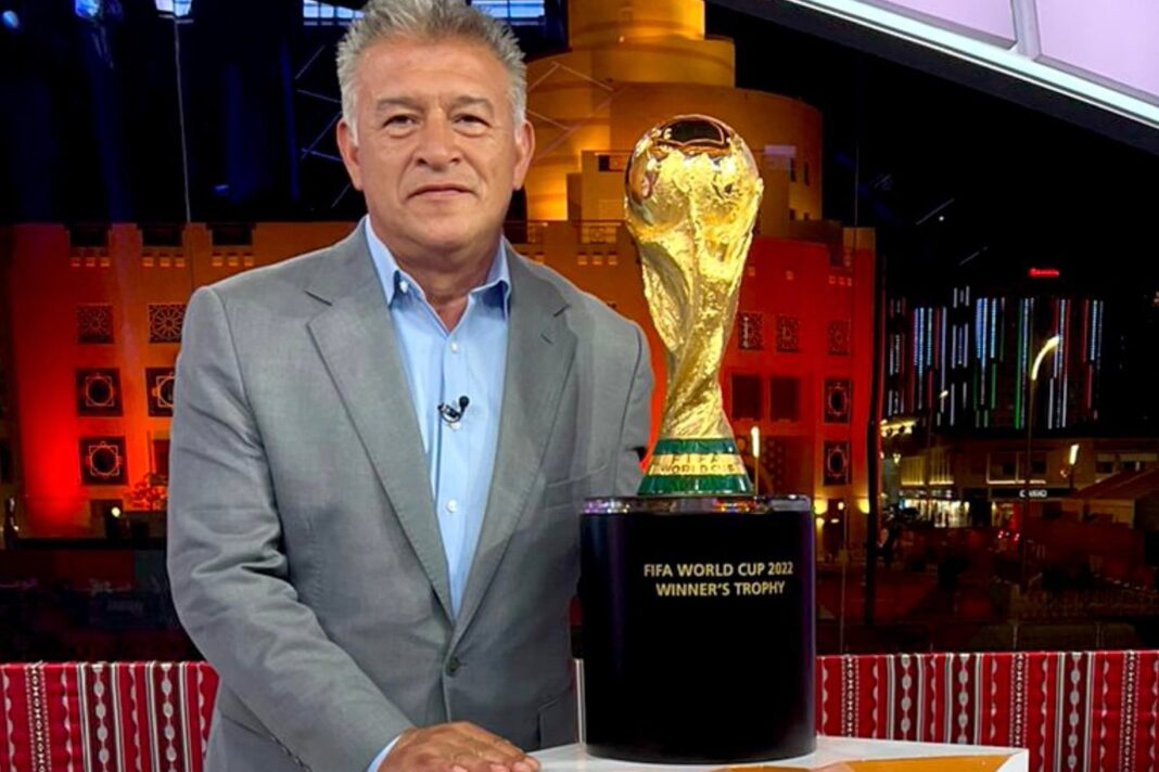 Claudio Borghi durante una entrevista