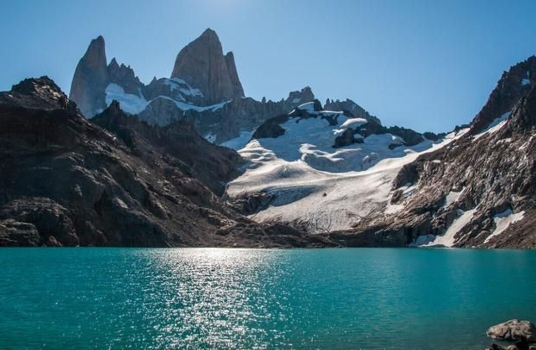 Vista de la Laguna Torre y el cerro Solo en El Chaltén