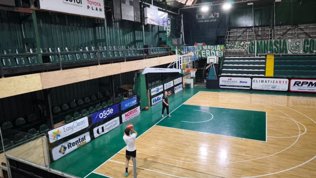 Estadio Socios Fundadores de Gimnasia de Comodoro Rivadavia durante las obras de remodelación
