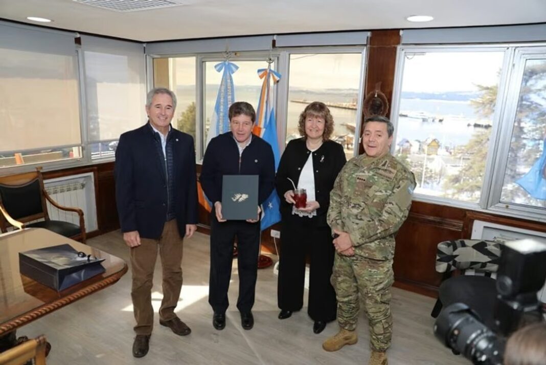 Reunión entre funcionarios nacionales y el gobernador de Tierra del Fuego por la base naval integrada en Ushuaia