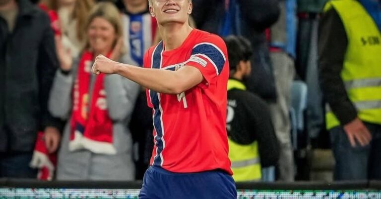 Erling Haaland celebrando un gol con la camiseta de Noruega