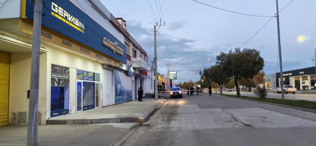 Vista de la Avenida Hipólito Yrigoyen en Rawson, Chubut, donde se realizó el operativo policial.