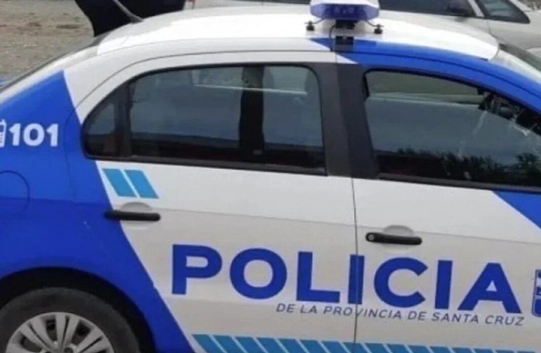 Máquina de cortar el pelo Philips Series 3000 negra y azul similar a la secuestrada en la Comisaría Tercera de Caleta Olivia