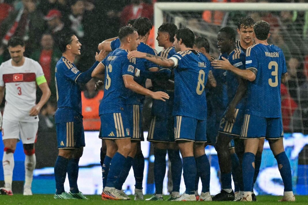 Jugadores de Italia festejan un gol durante el partido contra Turquía en la UEFA Nations League