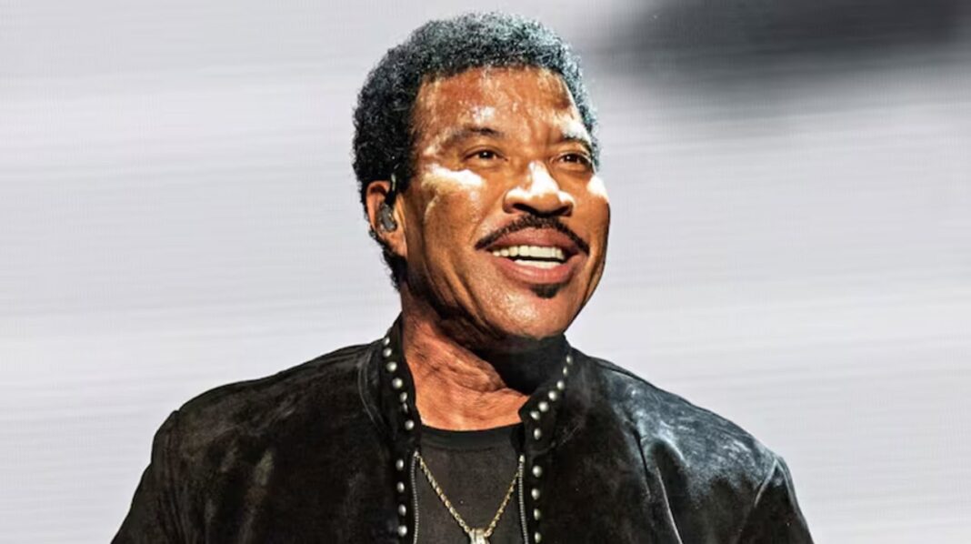 Lionel Richie en un escenario