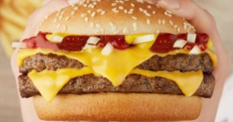 Fachada de un restaurante McDonald's