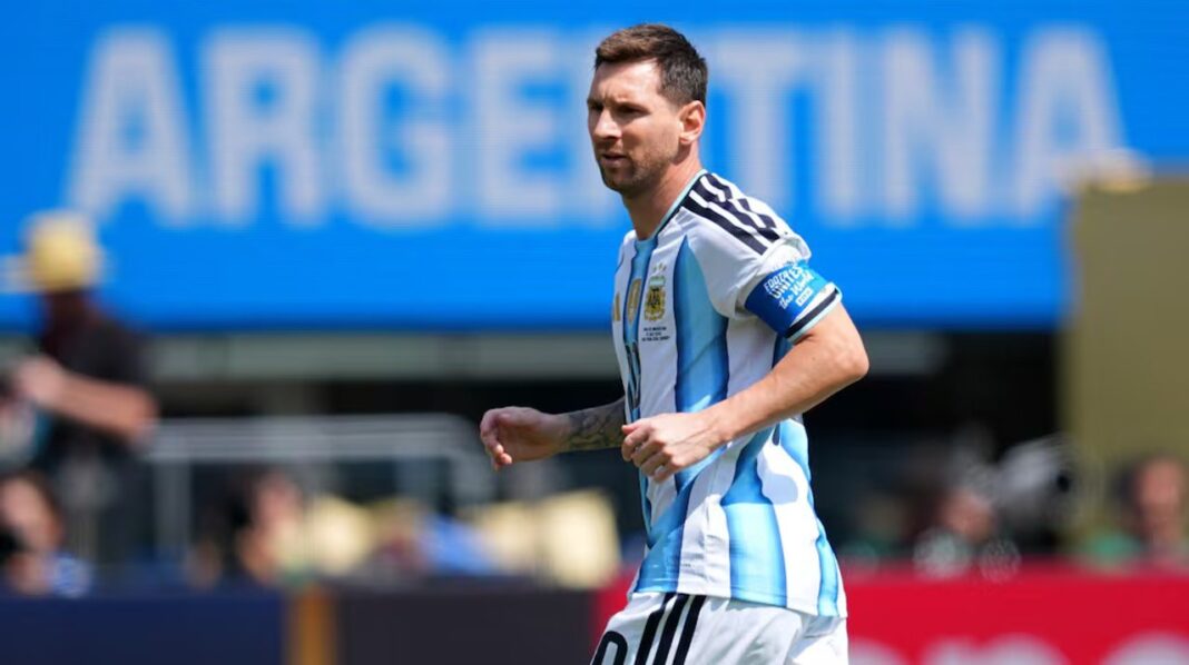 Lionel Messi con la camiseta de la Selección argentina