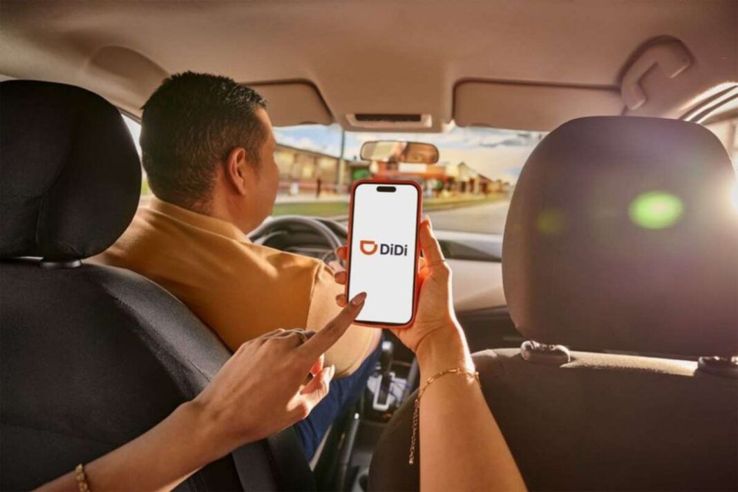Auto de aplicación DiDi en la calle