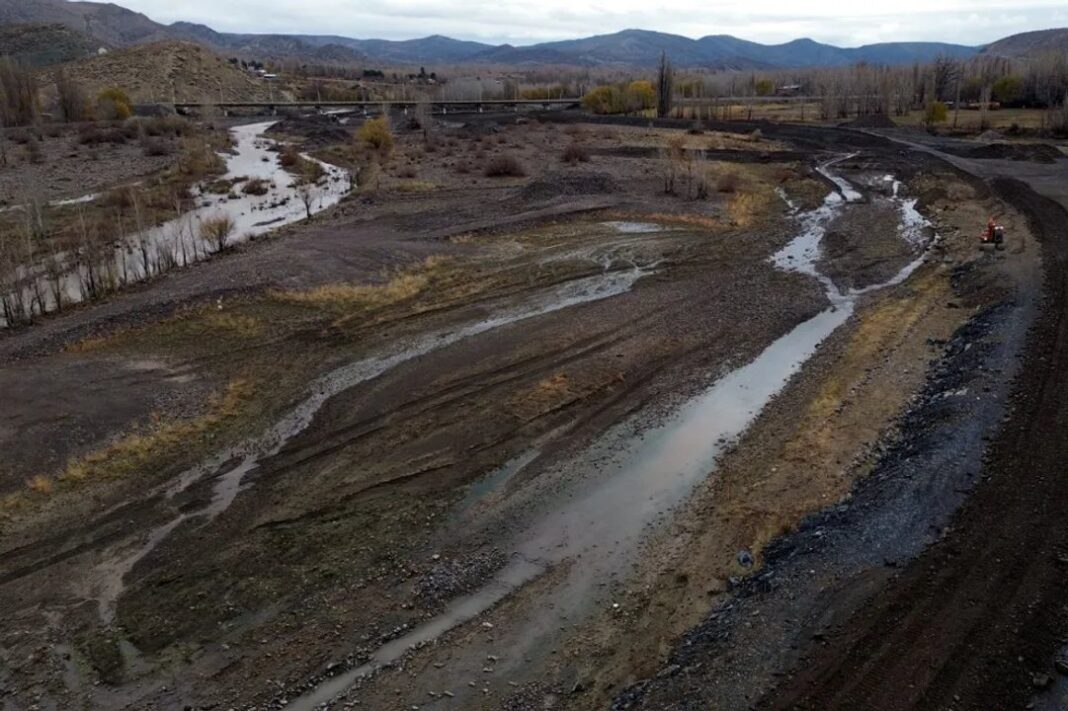 Obra de defensa del río Curí Leuvú en Chos Malal, Neuquén