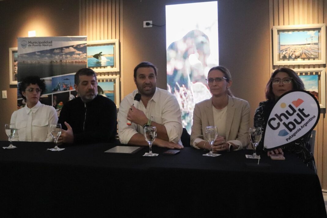 Reunión de trabajo entre funcionarios provinciales y municipales sobre actividades náuticas en el Golfo Nuevo