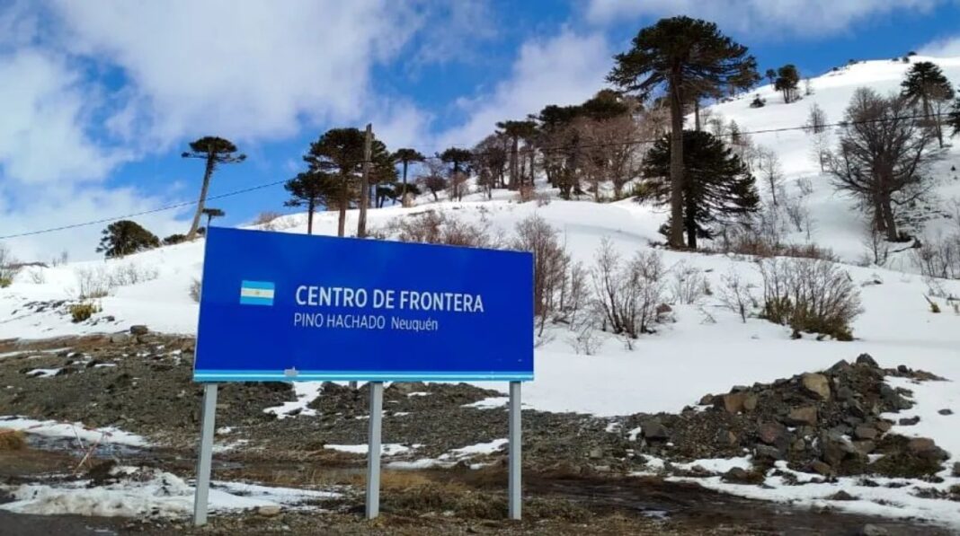 Paso Internacional Pino Hachado en la cordillera