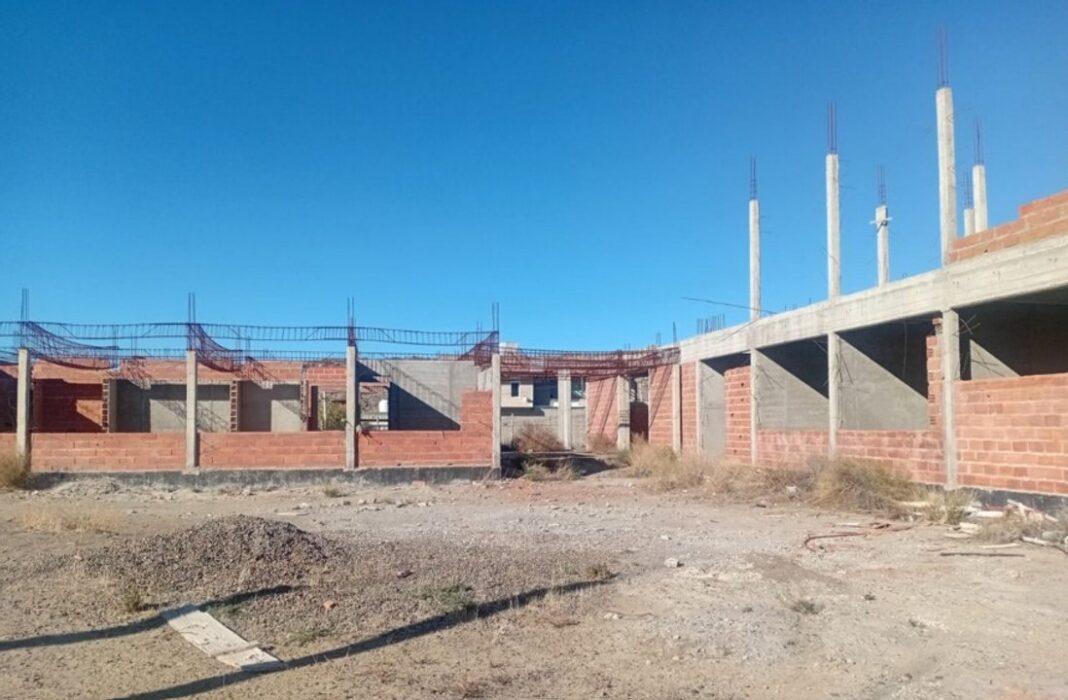 Obra de la Escuela 7717 en el barrio Stella Maris de Comodoro Rivadavia
