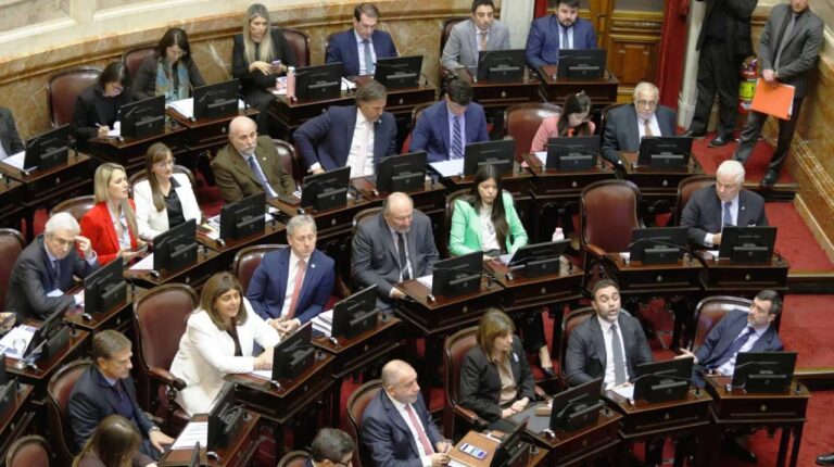 Sesión del Senado de la Nación Argentina con 37 senadores presentes debatiendo la reforma del Banco Central y los cambios en Zonas Frías.