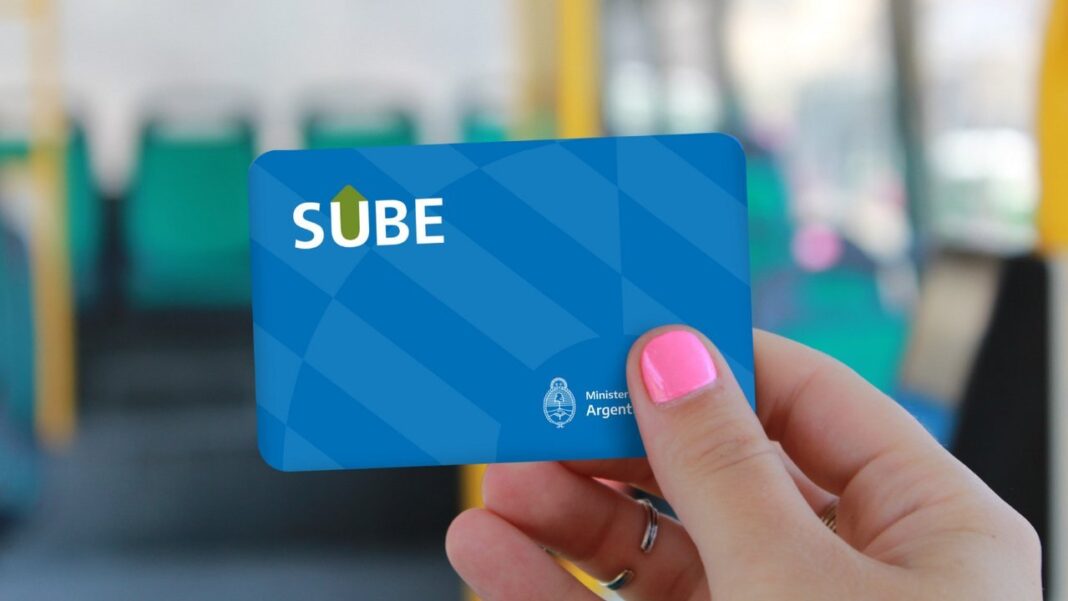 Tarjeta SUBE sobre una superficie plana