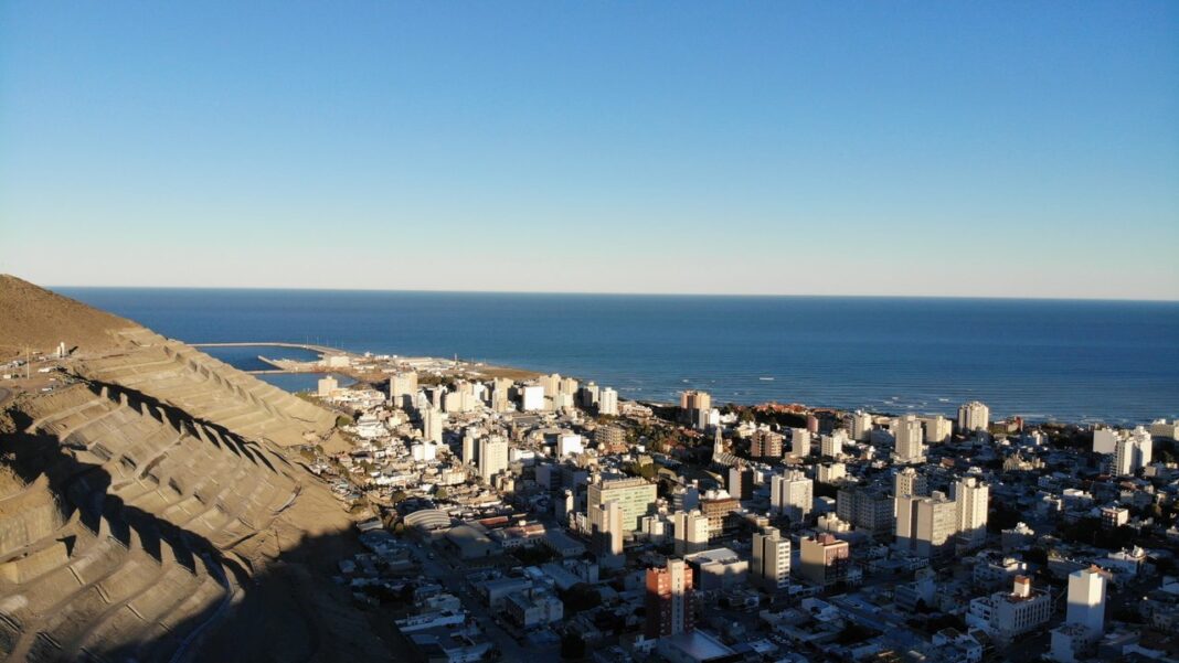 Cielo parcialmente nublado sobre Comodoro Rivadavia y Rada Tilly durante un domingo de septiembre