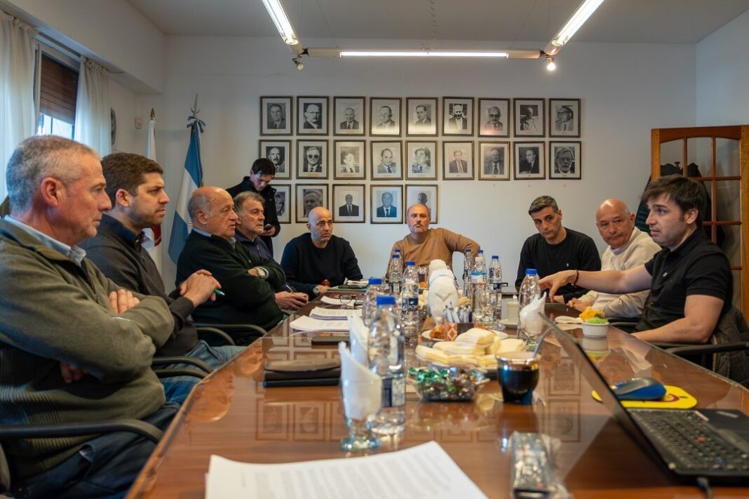 Reunión entre la Sociedad Rural y el gobernador Ignacio Torres