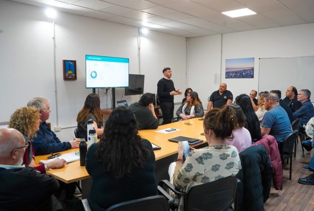 Reunión de vecinalistas de zona norte de Comodoro Rivadavia con autoridades de Salud en el Concejo Deliberante