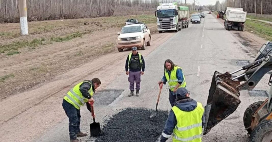 Trabajos de bacheo en la Ruta Nacional 22 de Neuquén