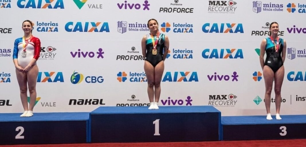 Victoria Ocampo Pilili con medallas de oro en el Sudamericano de Gimnasia
