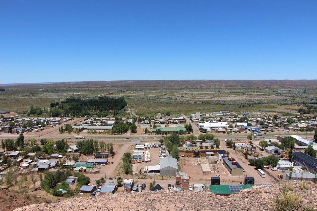 Vista de la ciudad de Añelo, en Neuquén, con infraestructura en crecimiento