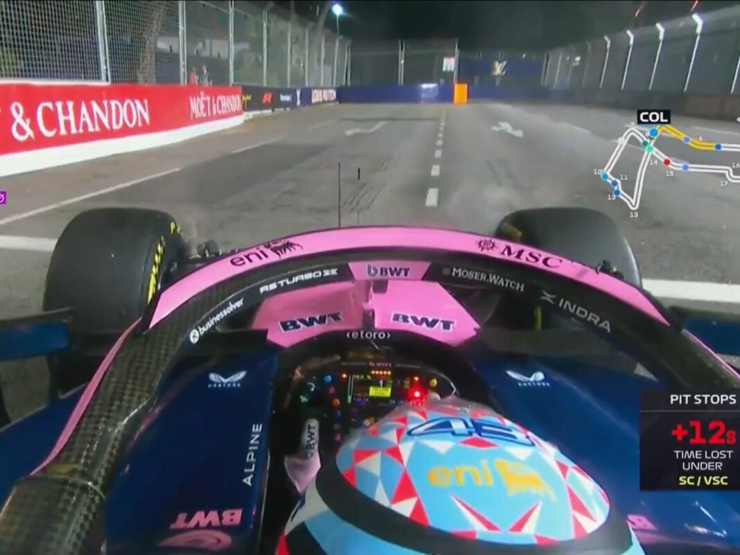 Franco Colapinto con el monoplaza de Alpine en el circuito de Marina Bay durante el GP de Singapur