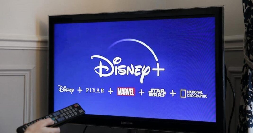 Interfaz de Disney+ con el ranking de series y películas más vistas en Argentina