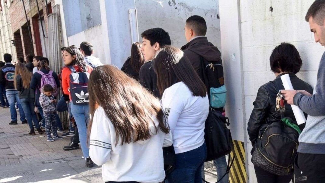 Gráfico con la evolución del cierre de empresas y la pérdida de empleo formal durante los primeros cuatro meses de la reforma laboral