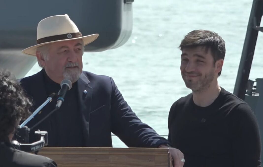 Othar Macharashvili e Ignacio Torres durante el acto por los 30 años del muelle Antonio Morán en Comodoro Rivadavia