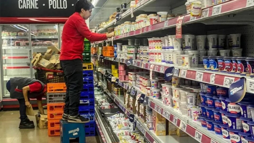 Empleados de comercio cobrando su sueldo en octubre de 2026