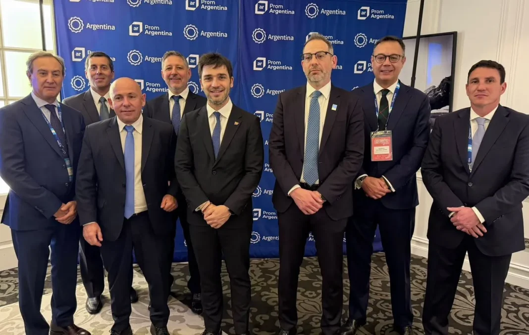 Gobernador Ignacio Torres durante el anuncio de la inversión pesquera en Trelew